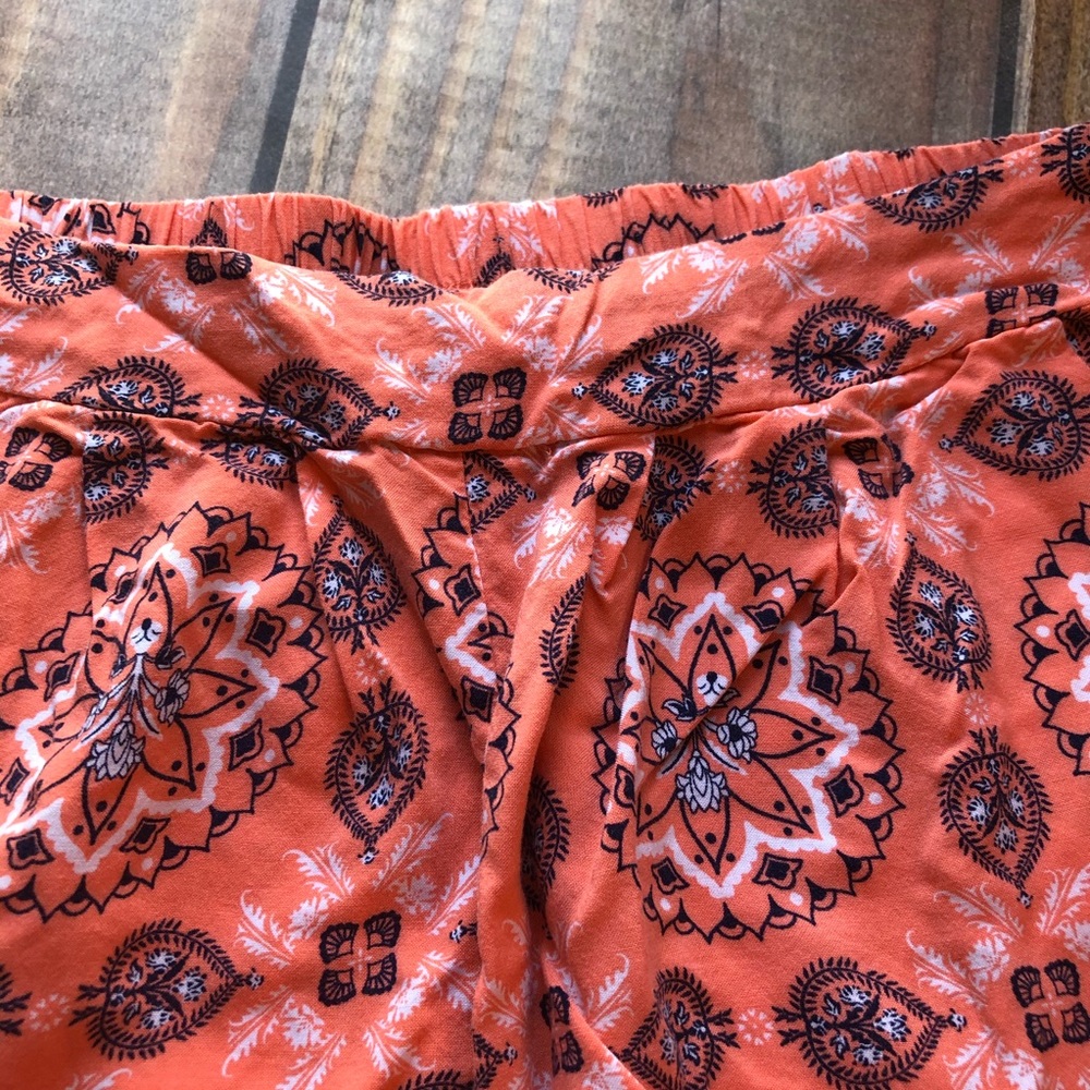 💜💜 Love Fire Orange Paisley Shorts Size Small